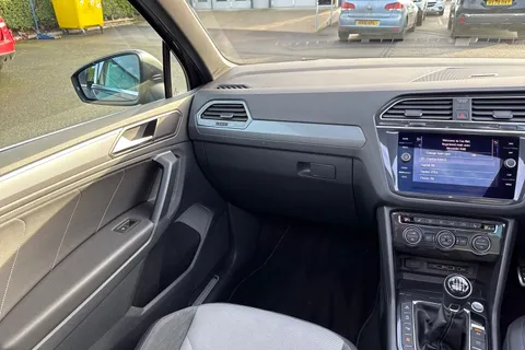 SR19FBO Volkswagen Tiguan 2.0 TDI R-Line Tech Euro 6 (s/s) 5dr Thumbnail #20