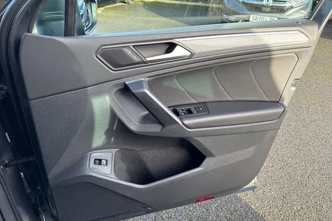 SR19FBO Volkswagen Tiguan 2.0 TDI R-Line Tech Euro 6 (s/s) 5dr Thumbnail #21