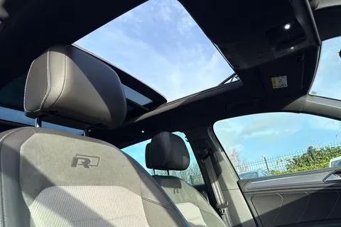 SR19FBO Volkswagen Tiguan 2.0 TDI R-Line Tech Euro 6 (s/s) 5dr Thumbnail #24