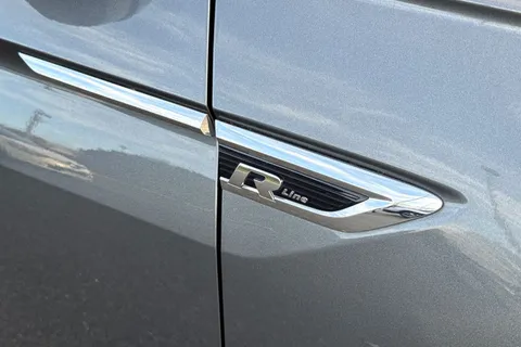 SR19FBO Volkswagen Tiguan 2.0 TDI R-Line Tech Euro 6 (s/s) 5dr Thumbnail #28