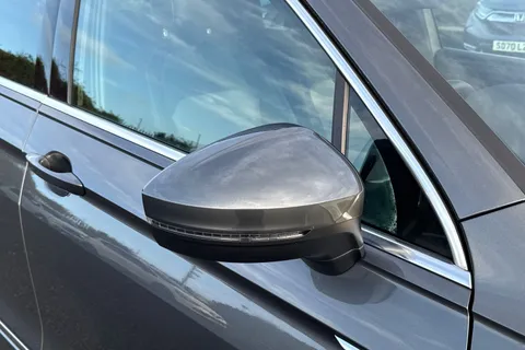 SR19FBO Volkswagen Tiguan 2.0 TDI R-Line Tech Euro 6 (s/s) 5dr Thumbnail #29