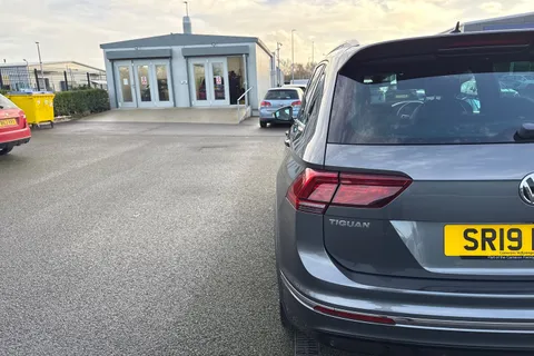 SR19FBO Volkswagen Tiguan 2.0 TDI R-Line Tech Euro 6 (s/s) 5dr Thumbnail #33