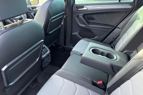 SR19FBO Volkswagen Tiguan 2.0 TDI R-Line Tech Euro 6 (s/s) 5dr Thumbnail #36