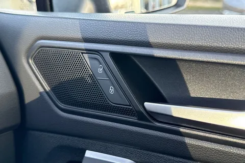 SR19FBO Volkswagen Tiguan 2.0 TDI R-Line Tech Euro 6 (s/s) 5dr Thumbnail #44