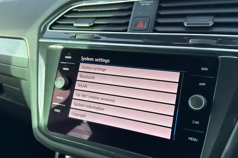 SR19FBO Volkswagen Tiguan 2.0 TDI R-Line Tech Euro 6 (s/s) 5dr Thumbnail #56