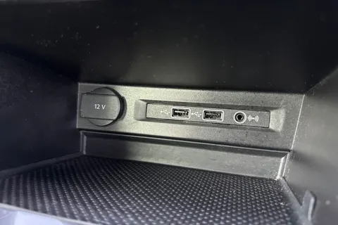 SR19FBO Volkswagen Tiguan 2.0 TDI R-Line Tech Euro 6 (s/s) 5dr Thumbnail #59