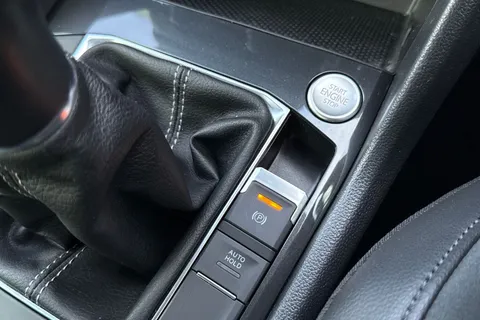 SR19FBO Volkswagen Tiguan 2.0 TDI R-Line Tech Euro 6 (s/s) 5dr Thumbnail #60