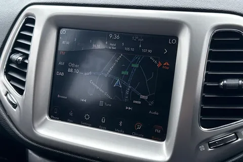 YN68LVK Jeep Compass 1.4T MultiAirII Longitude Euro 6 (s/s) 5dr Thumbnail #17