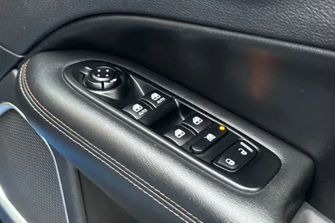 YN68LVK Jeep Compass 1.4T MultiAirII Longitude Euro 6 (s/s) 5dr Thumbnail #21