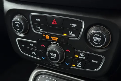 YN68LVK Jeep Compass 1.4T MultiAirII Longitude Euro 6 (s/s) 5dr Thumbnail #22