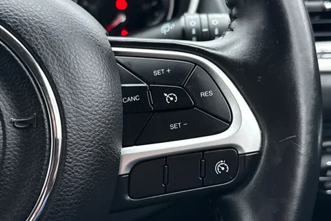 YN68LVK Jeep Compass 1.4T MultiAirII Longitude Euro 6 (s/s) 5dr Thumbnail #42