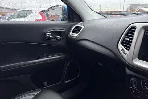 YN68LVK Jeep Compass 1.4T MultiAirII Longitude Euro 6 (s/s) 5dr Thumbnail #48