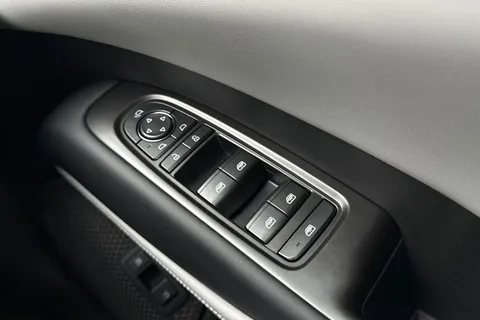  BYD Seal 6 1.5 DM-i 10kWh Boost CVT Auto Euro 6 (s/s) 5dr Thumbnail #17