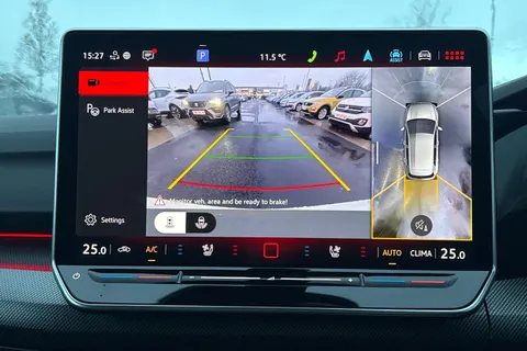 MJ75CFF Volkswagen Golf 2.0 TSI 300 GTI Clubsport **GTI PERFORMANCE PACK + 19' WARMENAU + BLACK PAC Thumbnail #39