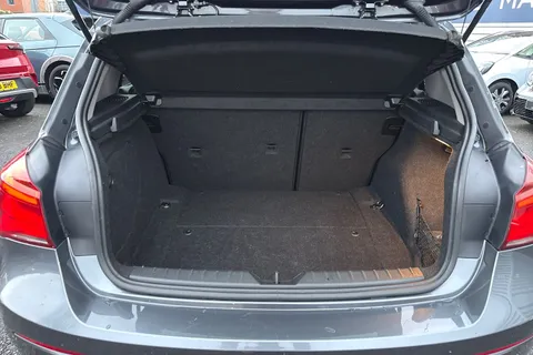 YA18WXR BMW 1 Series 2.0 118d Sport Euro 6 (s/s) 5dr Thumbnail #6