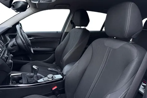 YA18WXR BMW 1 Series 2.0 118d Sport Euro 6 (s/s) 5dr Thumbnail #15