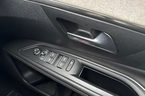 LO72CUU PEUGEOT 5008 1.5 BlueHDi GT EAT Euro 6 (s/s) 5dr Thumbnail #17