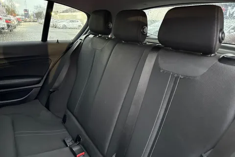 YA18WXR BMW 1 Series 2.0 118d Sport Euro 6 (s/s) 5dr Thumbnail #18