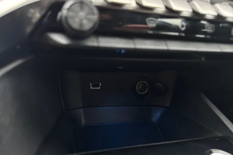 LO72CUU PEUGEOT 5008 1.5 BlueHDi GT EAT Euro 6 (s/s) 5dr Thumbnail #38