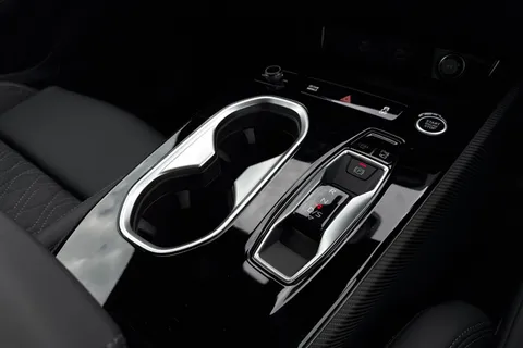  Audi A6 Saloon 2.0 TDI Launch Edition S Tronic quattro Euro 6 (s/s) 4dr Thumbnail #22