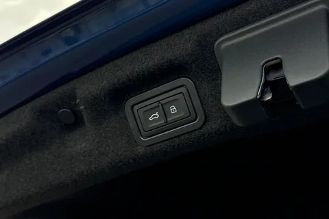  Audi A6 Saloon 2.0 TDI Launch Edition S Tronic quattro Euro 6 (s/s) 4dr Thumbnail #27