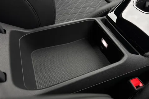  Audi A6 Saloon 2.0 TDI Launch Edition S Tronic quattro Euro 6 (s/s) 4dr Thumbnail #44