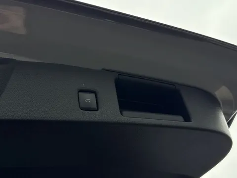 EN24OCX Ford Kuga 2.5h Duratec ST-Line X CVT AWD Euro 6 (s/s) 5dr Thumbnail #30