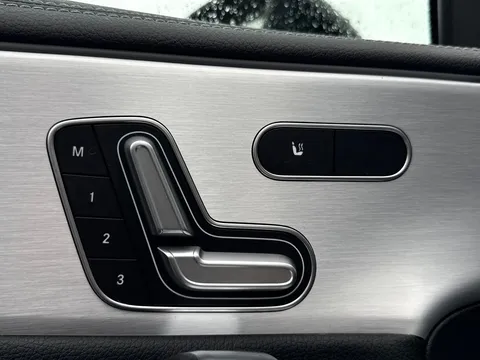 KT70CKU Mercedes-Benz A Class 2.0 A35 AMG (Premium Plus) 7G-DCT 4MATIC Euro 6 (s/s) 5dr Thumbnail #30