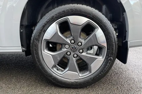 BT75EOB Volkswagen Transporter 2.0 TDI 170 Commerce Pro Van Auto Thumbnail #10