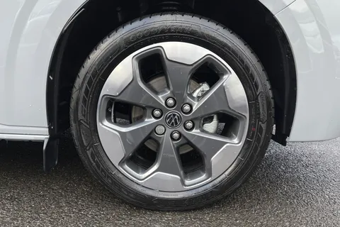 BT75EOB Volkswagen Transporter 2.0 TDI 170 Commerce Pro Van Auto Thumbnail #12