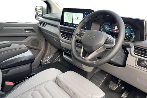 BT75EOB Volkswagen Transporter 2.0 TDI 170 Commerce Pro Van Auto Thumbnail #13