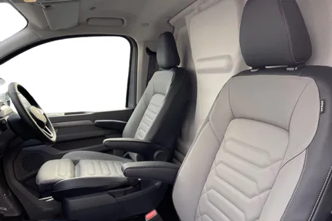 BT75EOB Volkswagen Transporter 2.0 TDI 170 Commerce Pro Van Auto Thumbnail #15