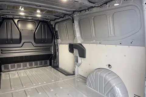 BT75EOB Volkswagen Transporter 2.0 TDI 170 Commerce Pro Van Auto Thumbnail #30