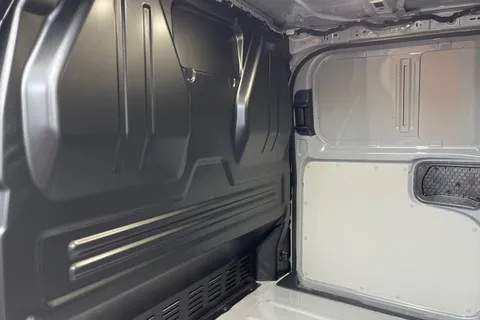 BT75EOB Volkswagen Transporter 2.0 TDI 170 Commerce Pro Van Auto Thumbnail #33