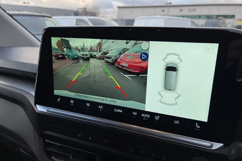 BT75EOB Volkswagen Transporter 2.0 TDI 170 Commerce Pro Van Auto Thumbnail #47