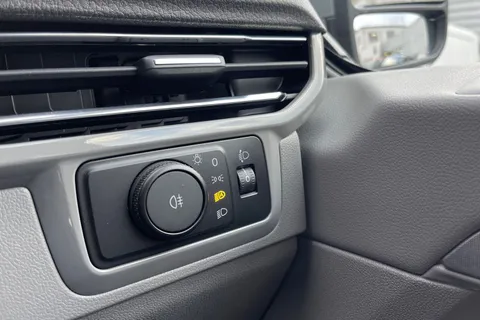 BT75EOB Volkswagen Transporter 2.0 TDI 170 Commerce Pro Van Auto Thumbnail #55