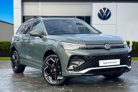 DF25KWK Volkswagen Tiguan 1.5 TSI 272 eHybrid R-Line 5dr DSG Thumbnail #1