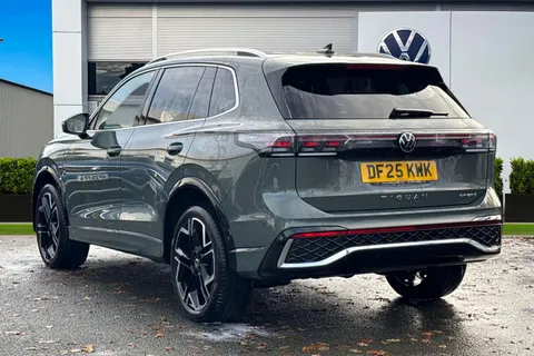 DF25KWK Volkswagen Tiguan 1.5 TSI 272 eHybrid R-Line 5dr DSG Thumbnail #2