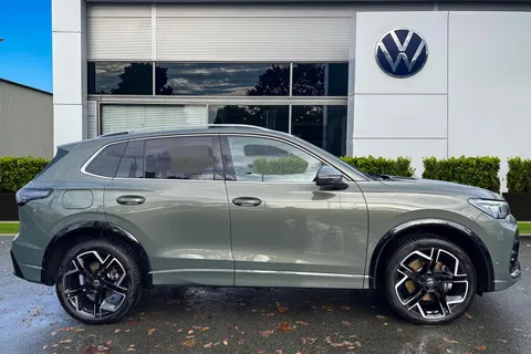 DF25KWK Volkswagen Tiguan 1.5 TSI 272 eHybrid R-Line 5dr DSG Thumbnail #3