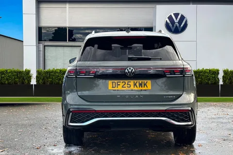 DF25KWK Volkswagen Tiguan 1.5 TSI 272 eHybrid R-Line 5dr DSG Thumbnail #4