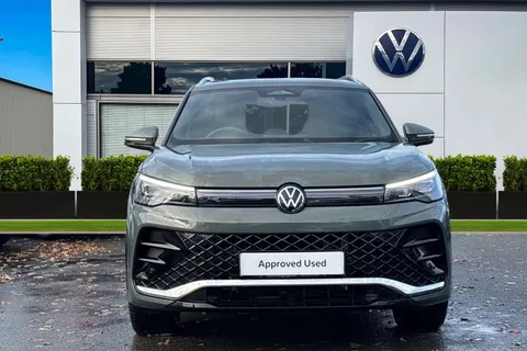 DF25KWK Volkswagen Tiguan 1.5 TSI 272 eHybrid R-Line 5dr DSG Thumbnail #5