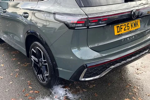 DF25KWK Volkswagen Tiguan 1.5 TSI 272 eHybrid R-Line 5dr DSG Thumbnail #7
