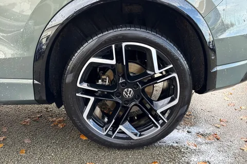 DF25KWK Volkswagen Tiguan 1.5 TSI 272 eHybrid R-Line 5dr DSG Thumbnail #11