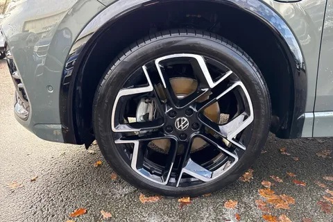 DF25KWK Volkswagen Tiguan 1.5 TSI 272 eHybrid R-Line 5dr DSG Thumbnail #12