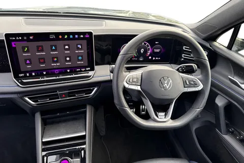 DF25KWK Volkswagen Tiguan 1.5 TSI 272 eHybrid R-Line 5dr DSG Thumbnail #17