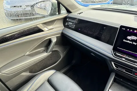 DF25KWK Volkswagen Tiguan 1.5 TSI 272 eHybrid R-Line 5dr DSG Thumbnail #19