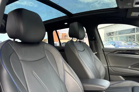 DF25KWK Volkswagen Tiguan 1.5 TSI 272 eHybrid R-Line 5dr DSG Thumbnail #23