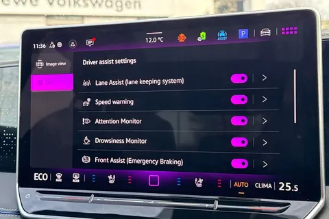 DF25KWK Volkswagen Tiguan 1.5 TSI 272 eHybrid R-Line 5dr DSG Thumbnail #30