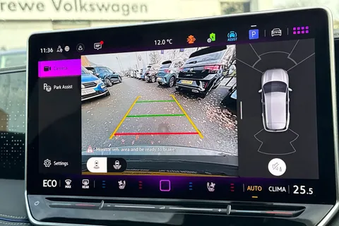 DF25KWK Volkswagen Tiguan 1.5 TSI 272 eHybrid R-Line 5dr DSG Thumbnail #31