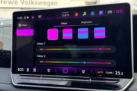 DF25KWK Volkswagen Tiguan 1.5 TSI 272 eHybrid R-Line 5dr DSG Thumbnail #32